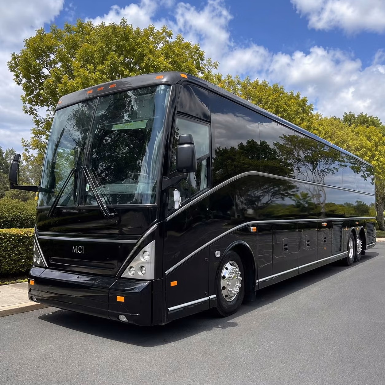 rent a charter bus in plantation to move large wedding guest groups with ease